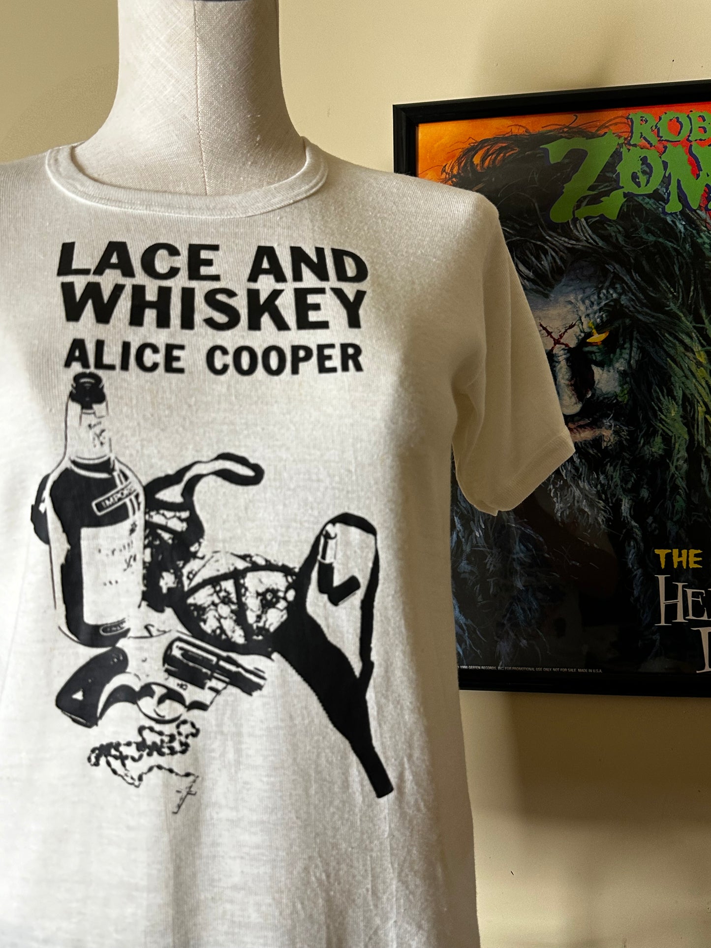 Vintage 1977 Alice Cooper Lace and Whiskey T-Shirt M